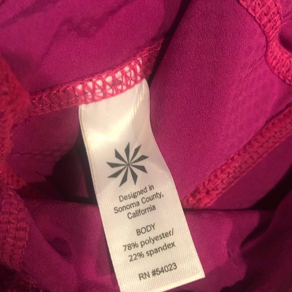 Athleta Dobby Be Free Knicker Capri Leggings in pink - Picture 5 of 5